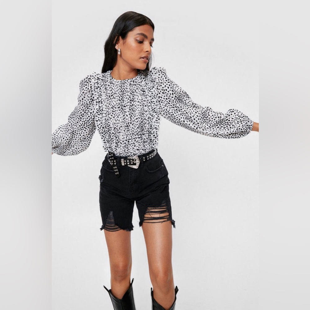 Dalmatian shirred puff sleeve blouse